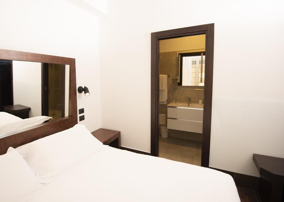 Bed, Bathroom, Photo of the whole room, Bedroom