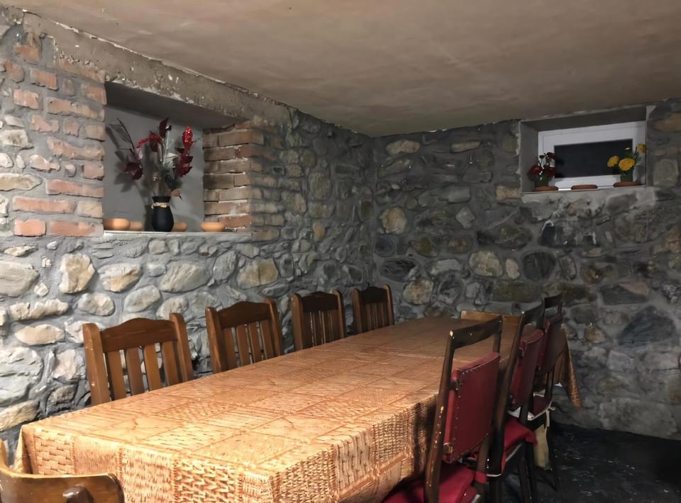 Seating area, Dining area