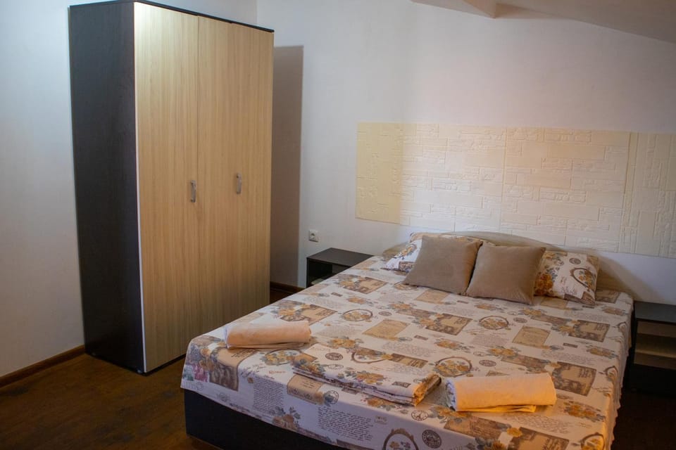 Bed, Photo of the whole room, Bedroom, wardrobe