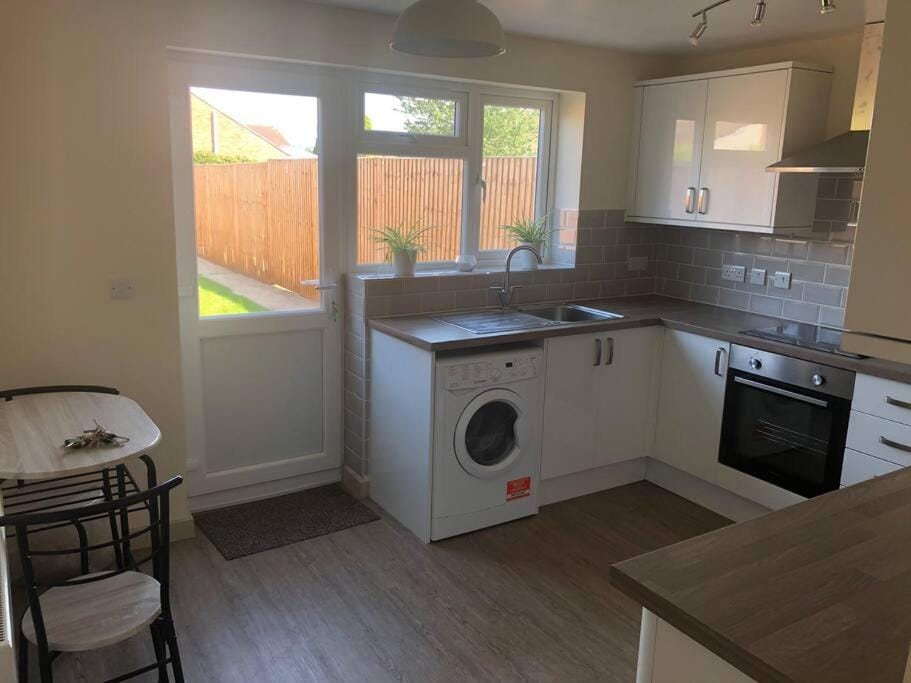 Delightful 2 bedroom house between Bristol & Bath House in Bristol