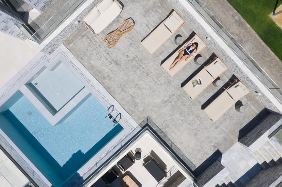 Swimming pool, sunbed