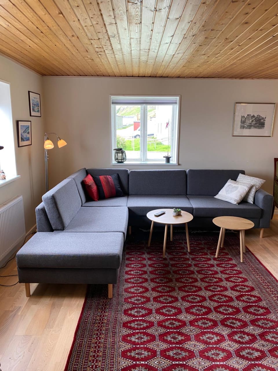 Living room, Seating area