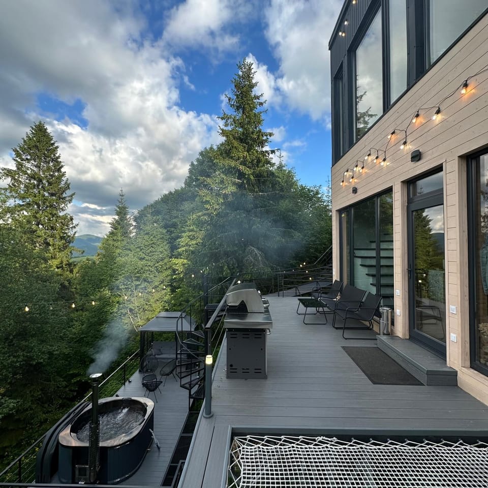 Balcony/Terrace, Mountain view