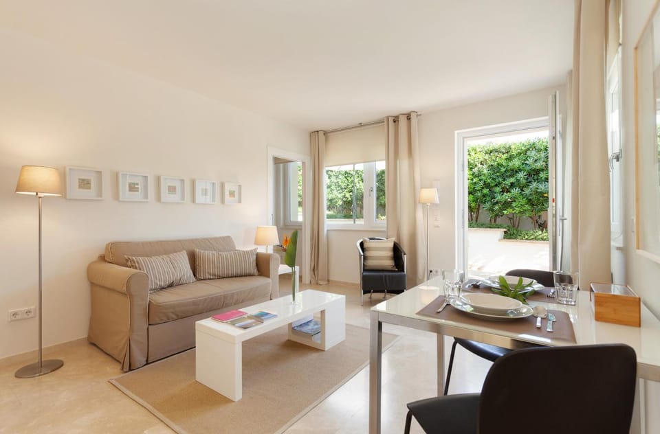 Living room, Seating area, Dining area