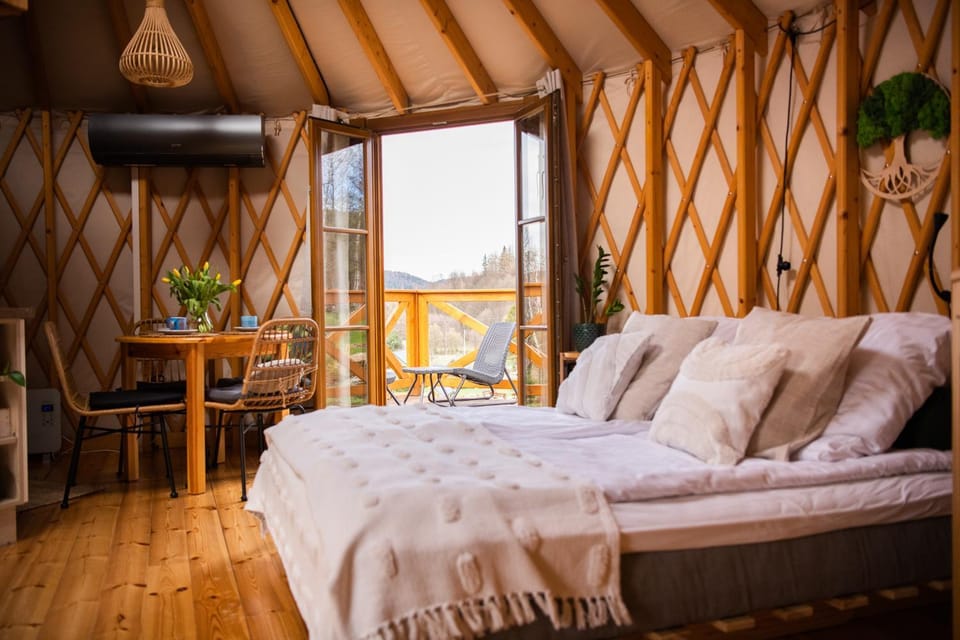 Property building, Bed, Photo of the whole room, Seating area