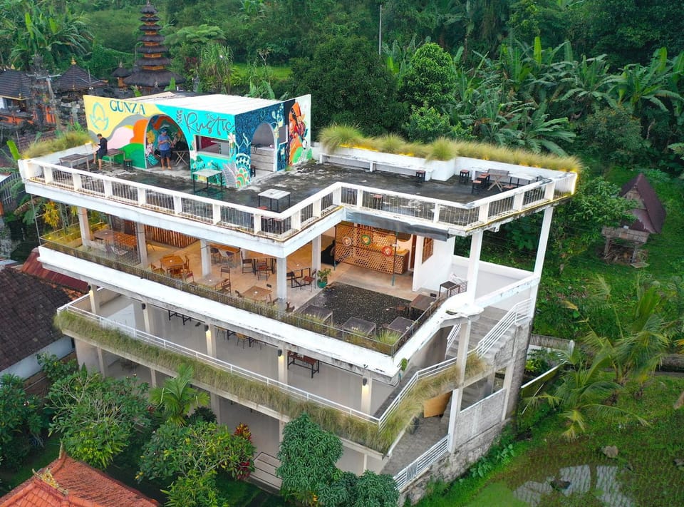 Property building, Restaurant/places to eat