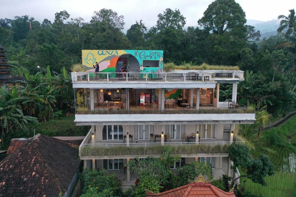 Property building, Restaurant/places to eat