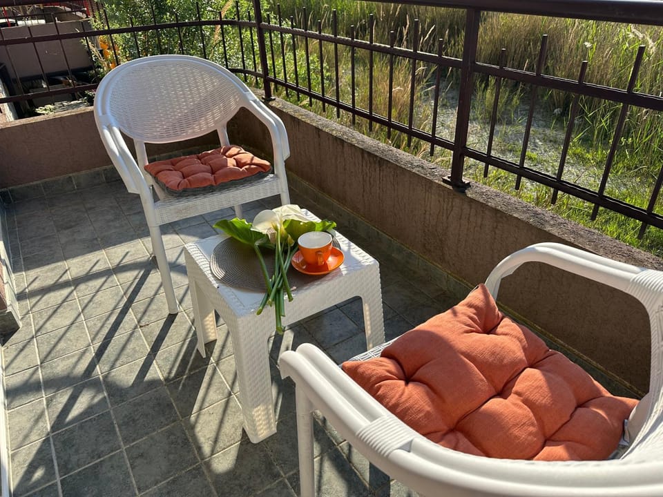 Patio, View (from property/room), Balcony/Terrace, Balcony/Terrace, Seating area, locker