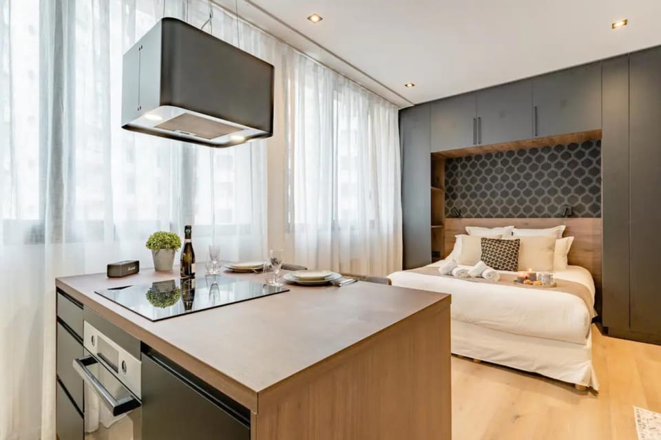 Bed, Kitchen or kitchenette