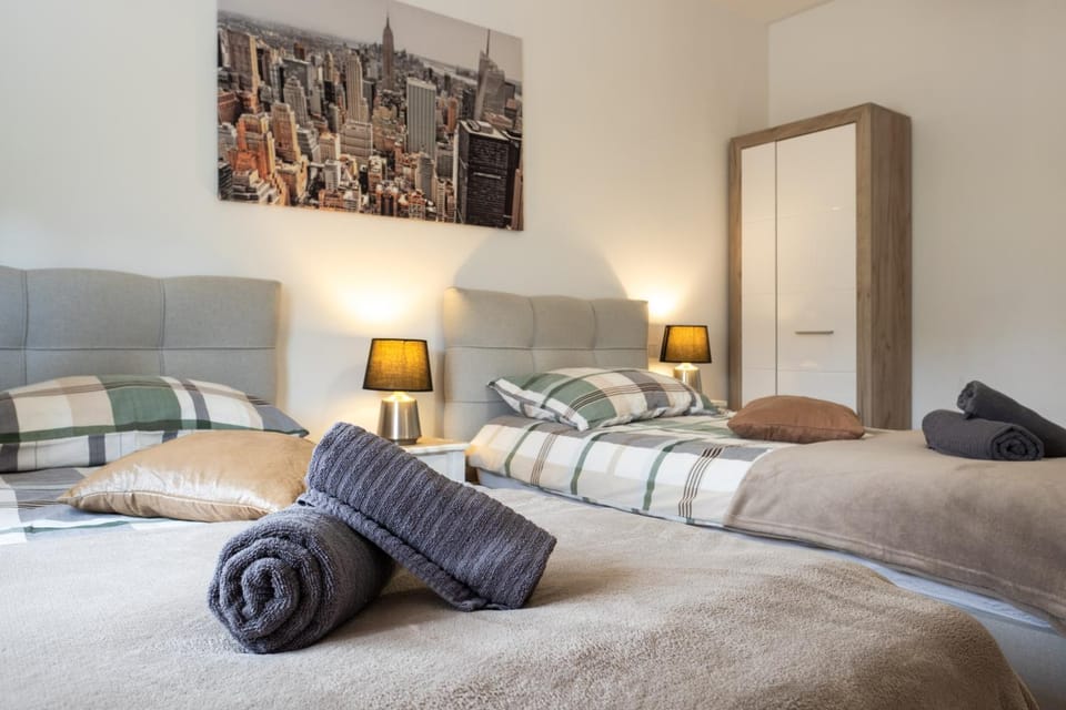 Bed, Photo of the whole room, Bedroom, towels