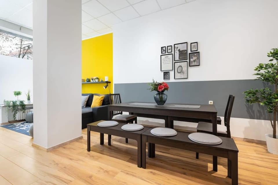 Big Central Apartment near Rotkreuzplatz with 3 BR for 12 PAX Apartment in Munich