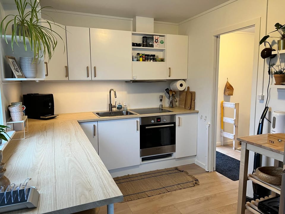 Coffee/tea facilities, pet friendly, stove, toaster, kitchen