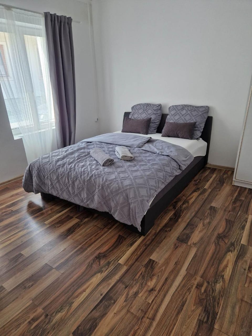 Bed, Photo of the whole room, towels