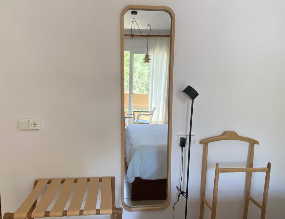 Photo of the whole room, Decorative detail