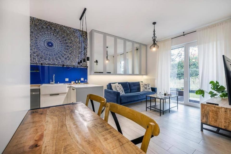 Garden, TV and multimedia, Kitchen or kitchenette, Living room, Seating area