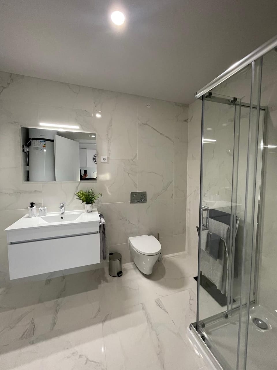 Shower, Toilet, Bathroom, towels