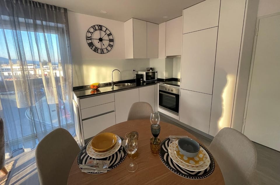 Coffee/tea facilities, Kitchen or kitchenette, Food and drinks, Dining area, Food, minibar, oven, pet friendly, stove, toaster
