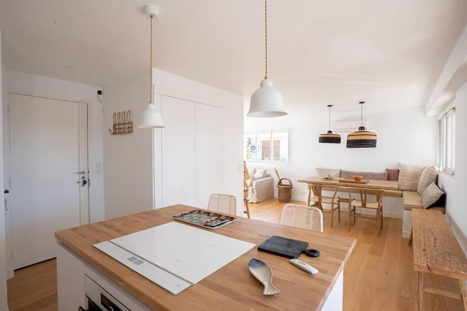Kitchen or kitchenette, Living room