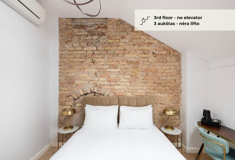 Bed, Seating area, furniture