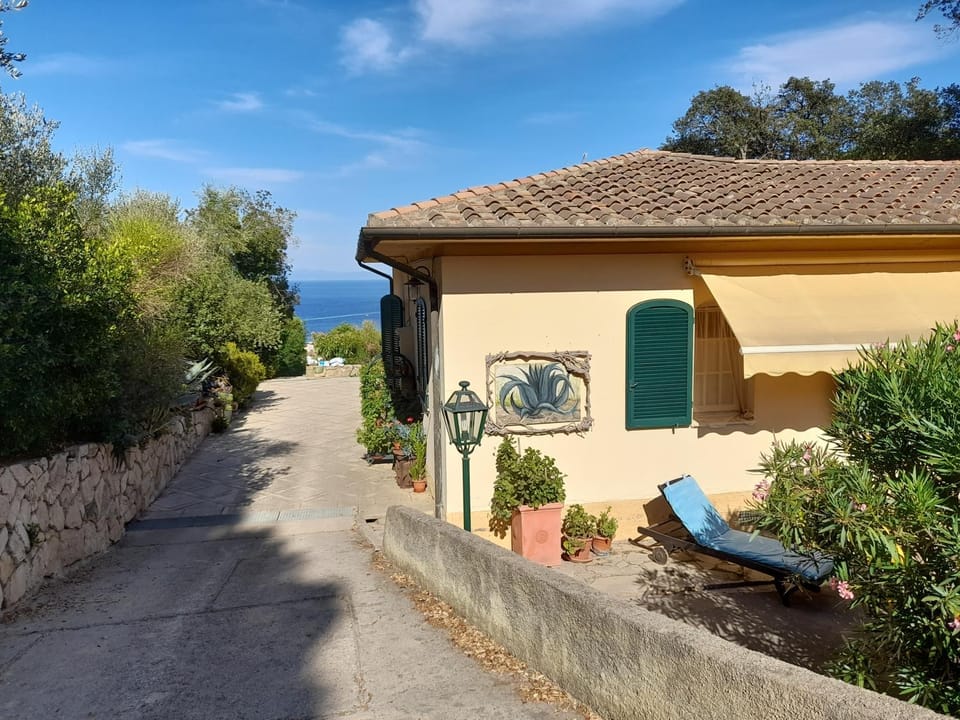 Villa Gualdo piscina vista mare Villa in Tuscany