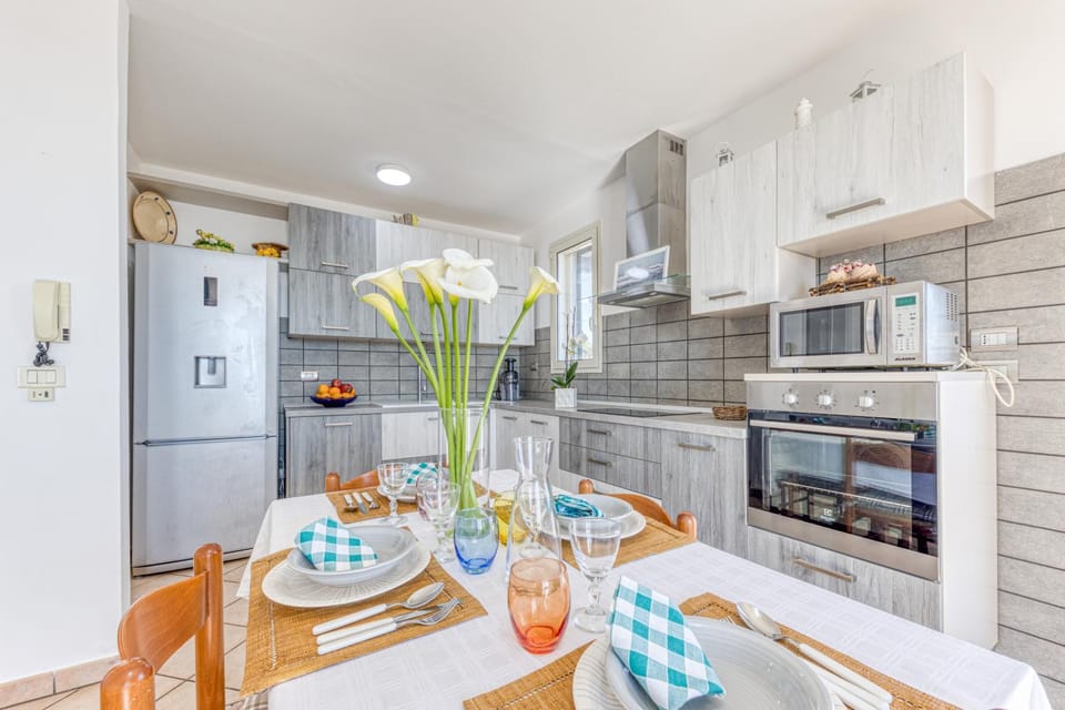 Property building, Kitchen or kitchenette, Living room