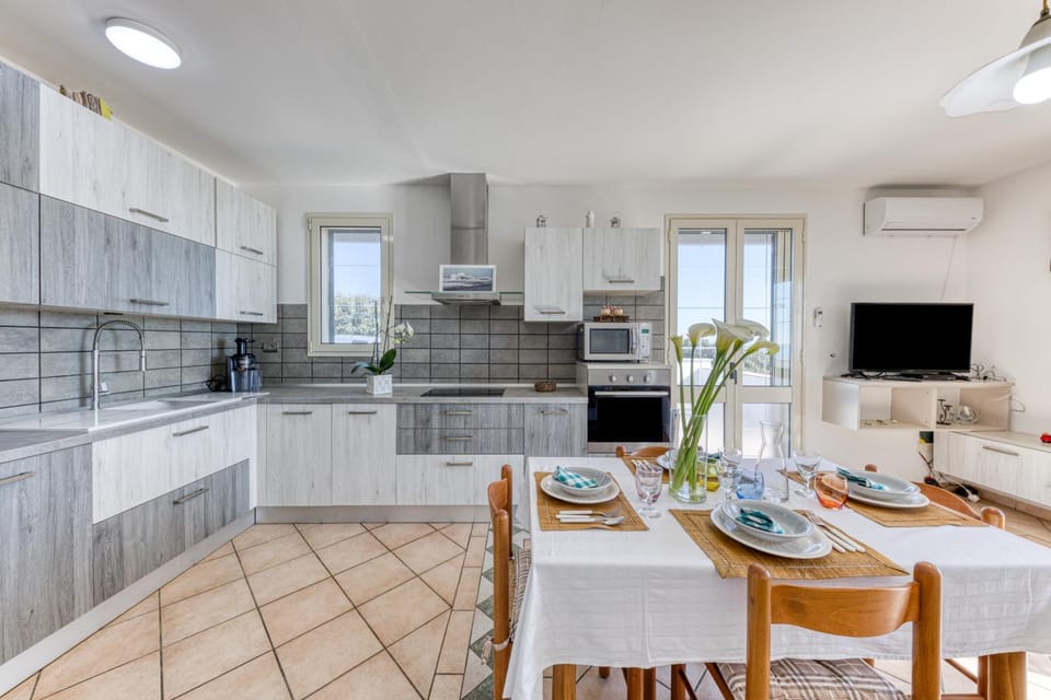 Property building, Kitchen or kitchenette, Living room