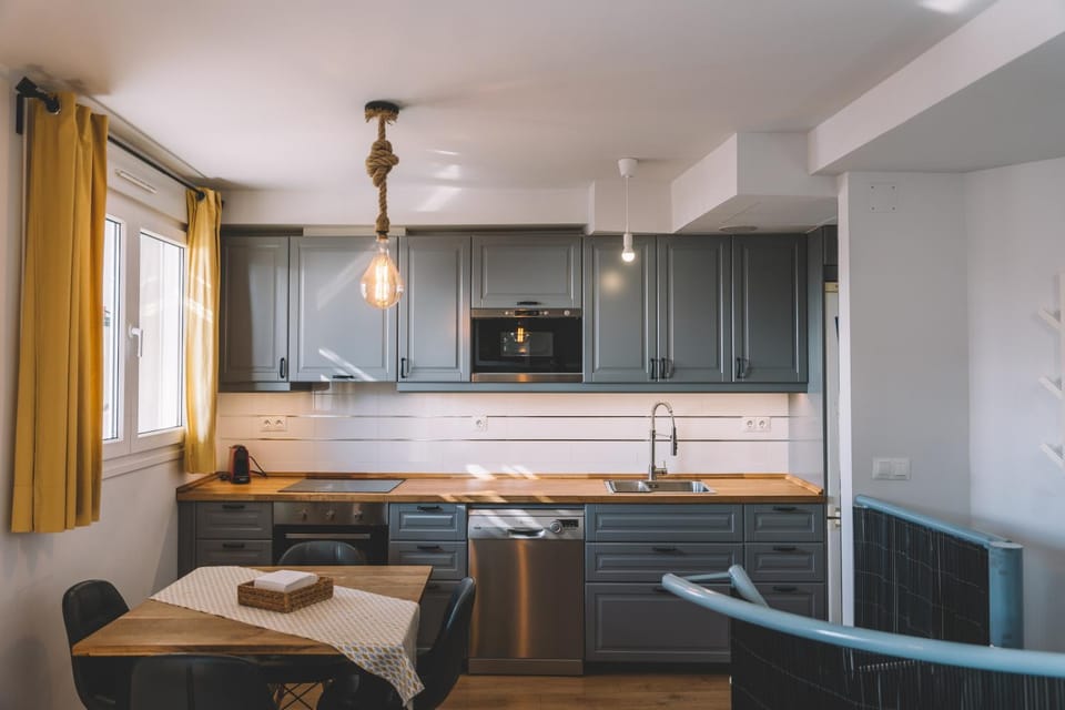 Kitchen or kitchenette