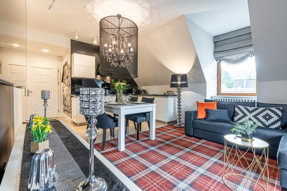 Kitchen or kitchenette, Living room, Seating area, Dining area, stove