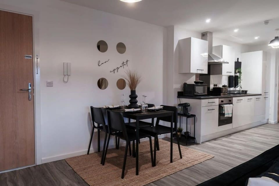 Lovely 2 Bed Apartment in Manchester - Sleeps 4 Apartment in Salford