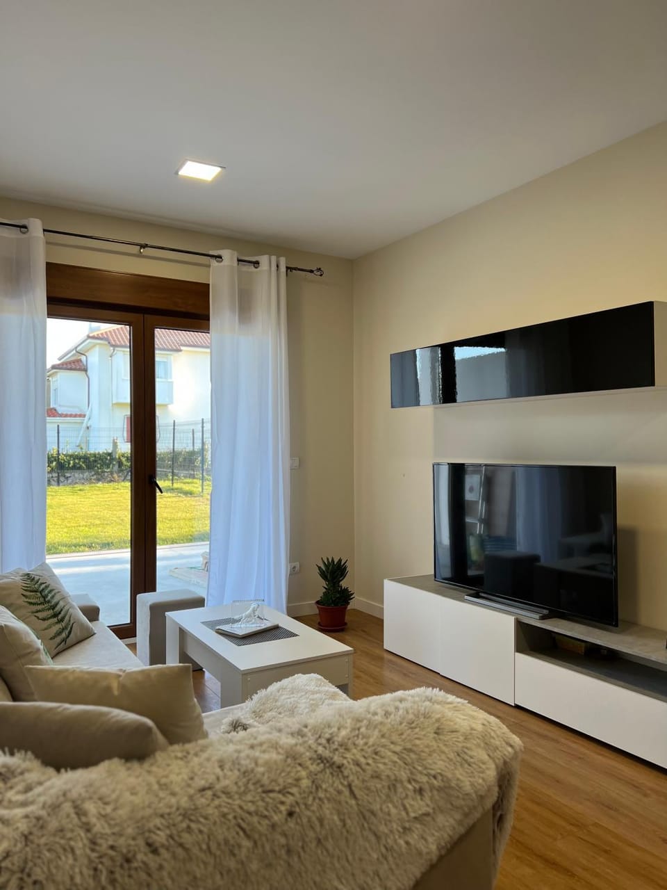 Communal lounge/ TV room, TV and multimedia, Living room