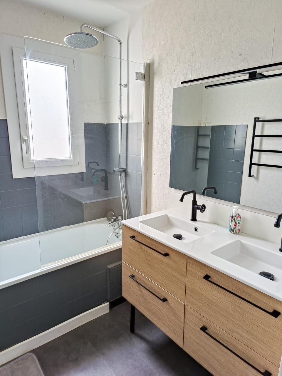 Bathroom, Bath, towels