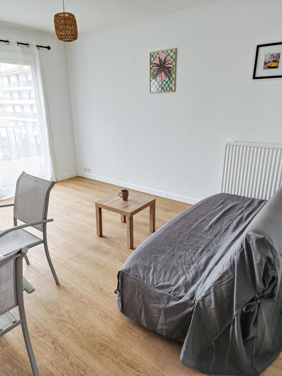 Bed, Living room, Seating area