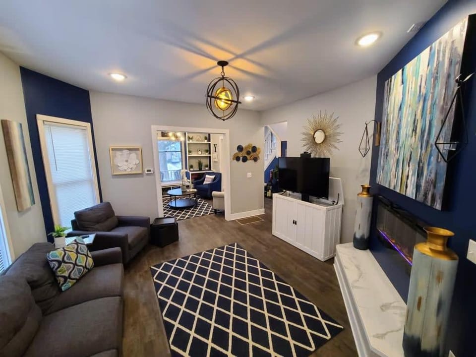 Luxury Listing - 92 Walkable Score Downtown Kzoo House in Kalamazoo