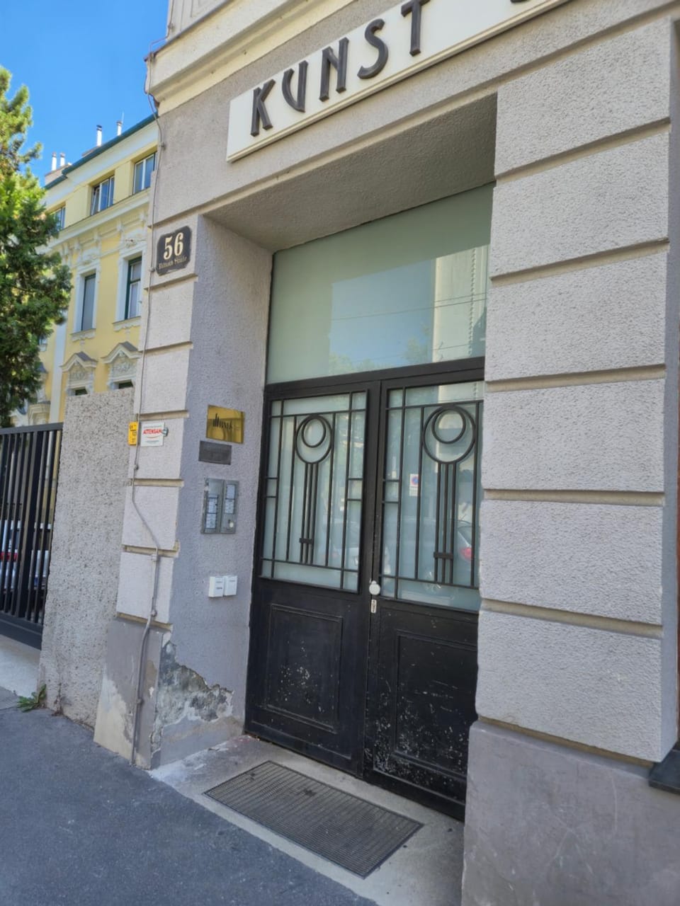 Facade/entrance
