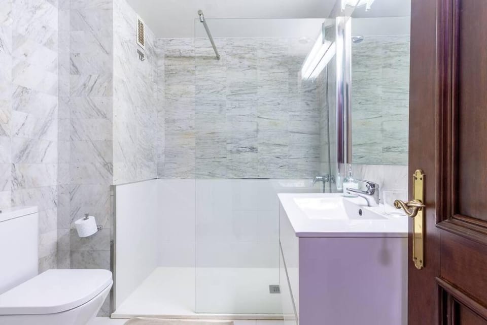 P Sanz 1, 420 by YBH Apartment in Vigo