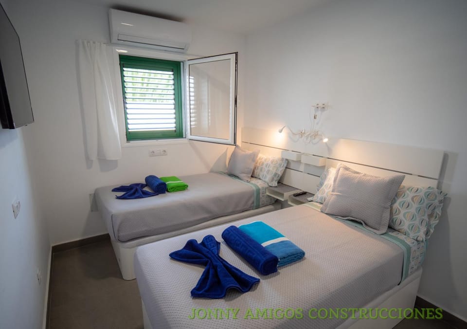 Bed, Bedroom, towels, air conditioner