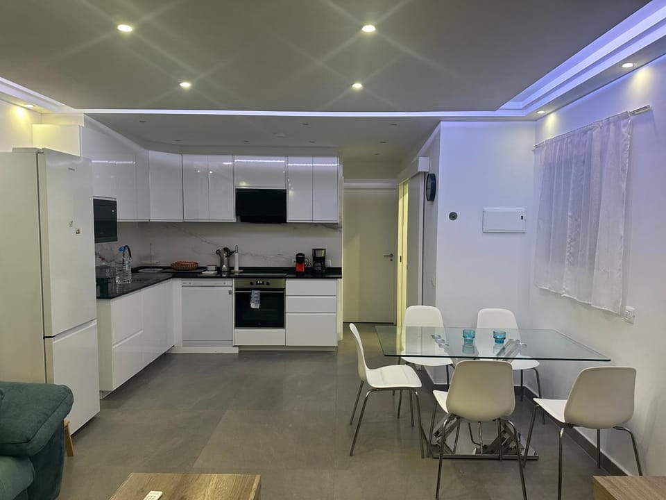 Dining area, kitchen