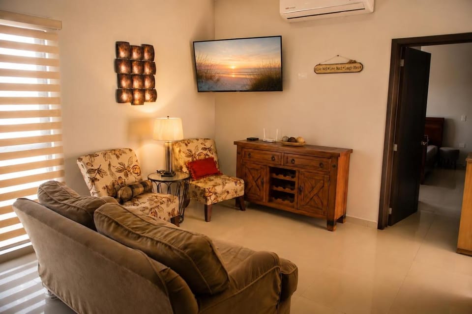 Living room, Seating area, air conditioner