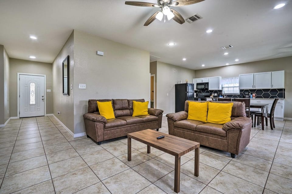 Pet-Friendly San Antonio Home with Yard and Patio! House in San Antonio