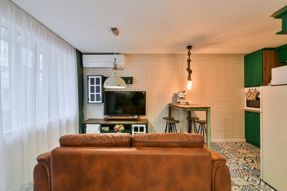TV and multimedia, Kitchen or kitchenette, Living room, Seating area