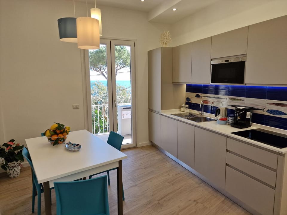 Kitchen or kitchenette, Dining area, dishwasher, minibar, stove, kitchen