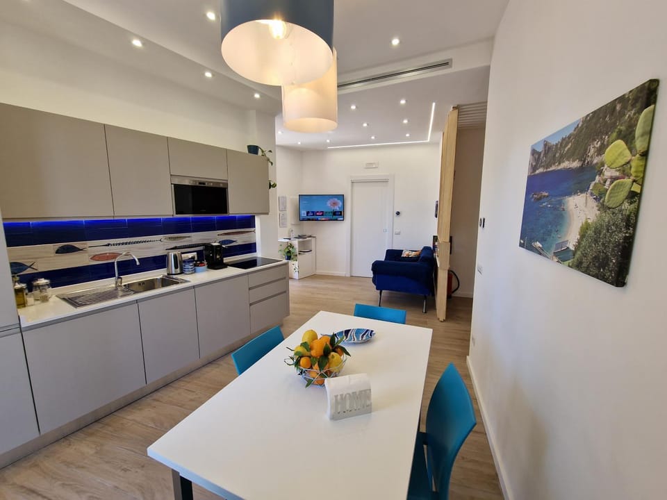 TV and multimedia, Photo of the whole room, Dining area, Lunch, stove, kitchen