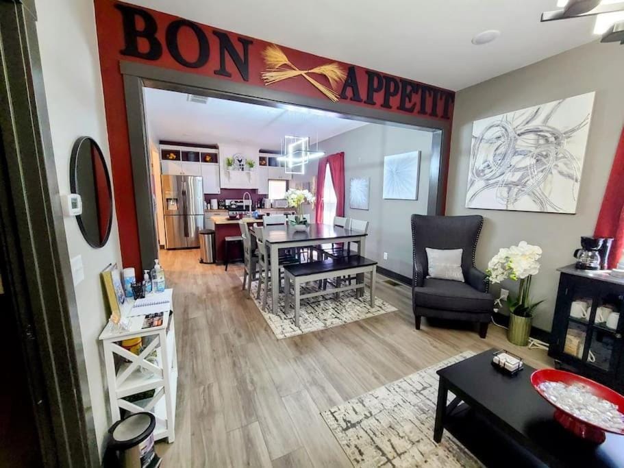 King Bed In Main Floor - Downtown Vacation Rental House in Kalamazoo