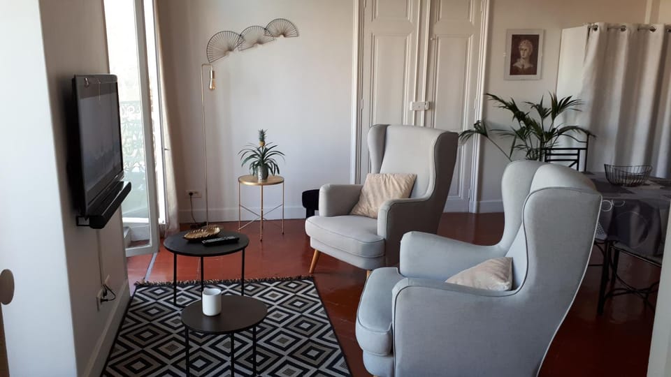 Appartement avec balcon, bord du canal, Wifi. Apartment in Narbonne