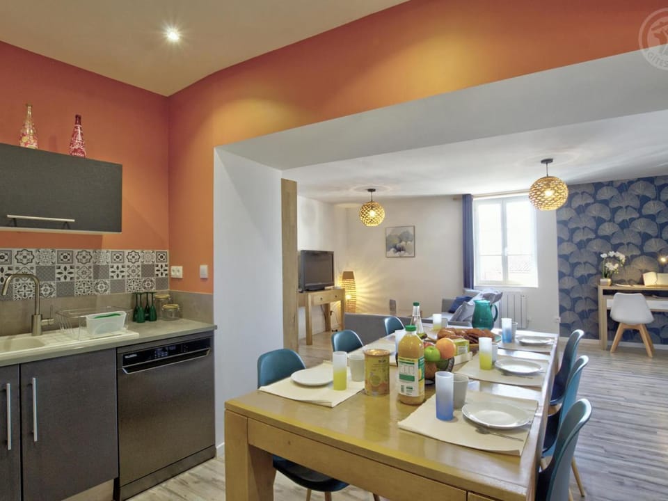 Confort moderne dans un gîte historique à Saint-Galmier - FR-1-496-276 Apartment in Auvergne-Rhône-Alpes