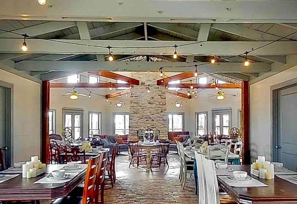 8BR House/21 Beds @ Spring Lakes Ranch - Fish/Swim House in Rio Grande