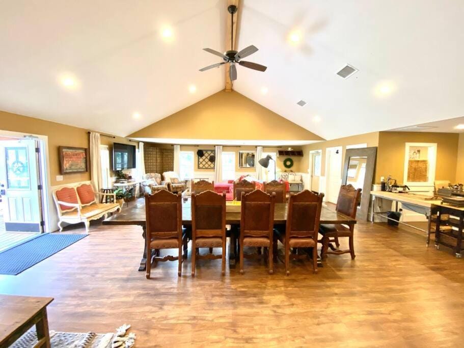 8BR House/21 Beds @ Spring Lakes Ranch - Fish/Swim House in Rio Grande