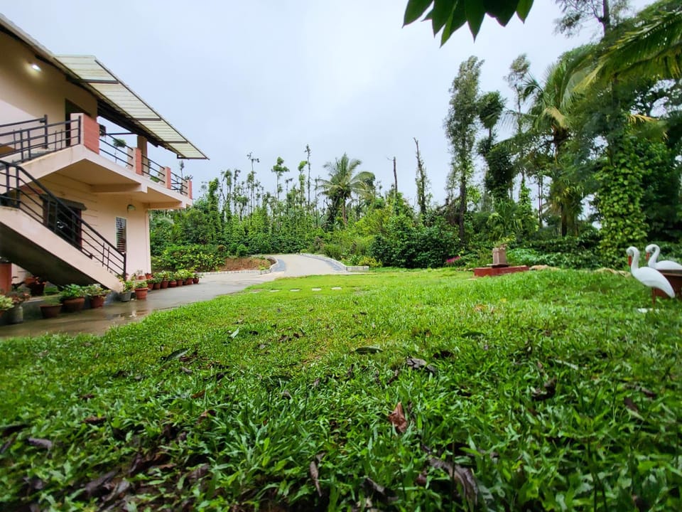 GoodVibes Homestay - 3BH, Home Food, Coffee Estate Vacation rental in Chikmagalur