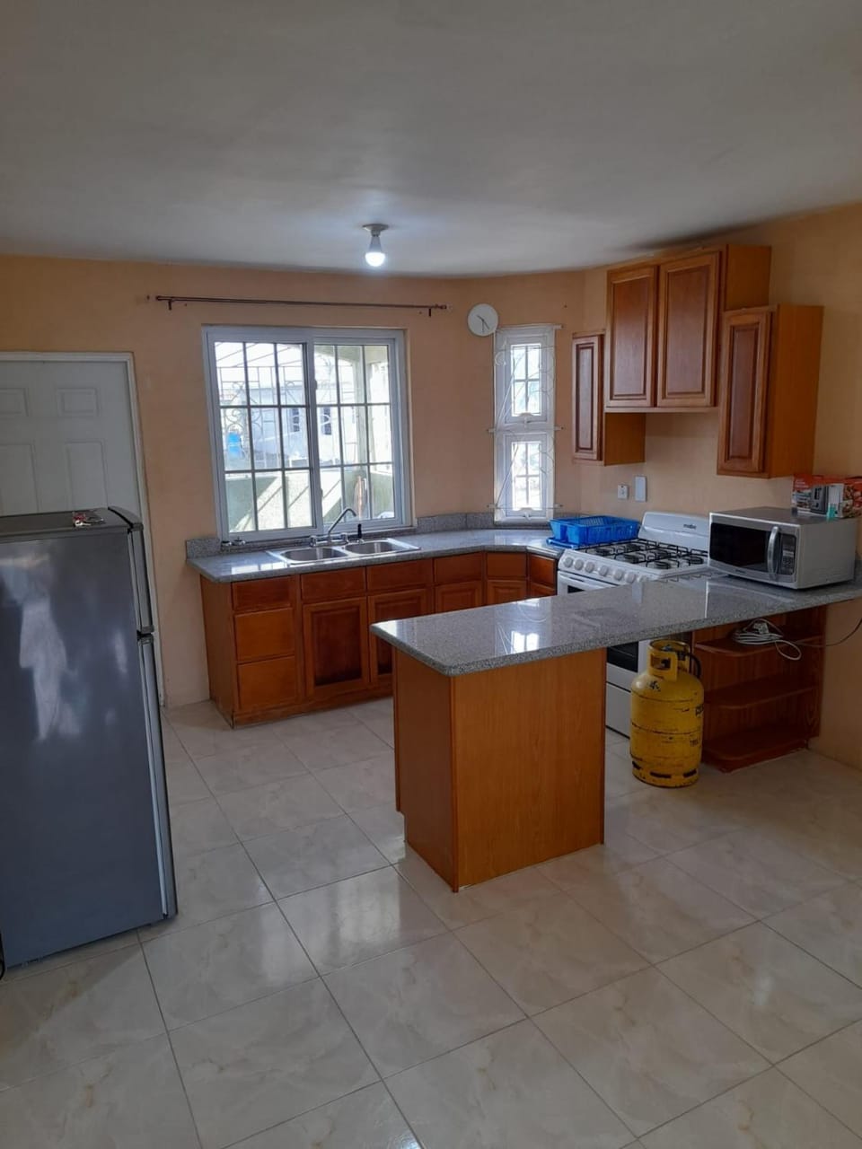 Seville Meadows 3 - Johns Road Spanish Town House in Saint Catherine Parish
