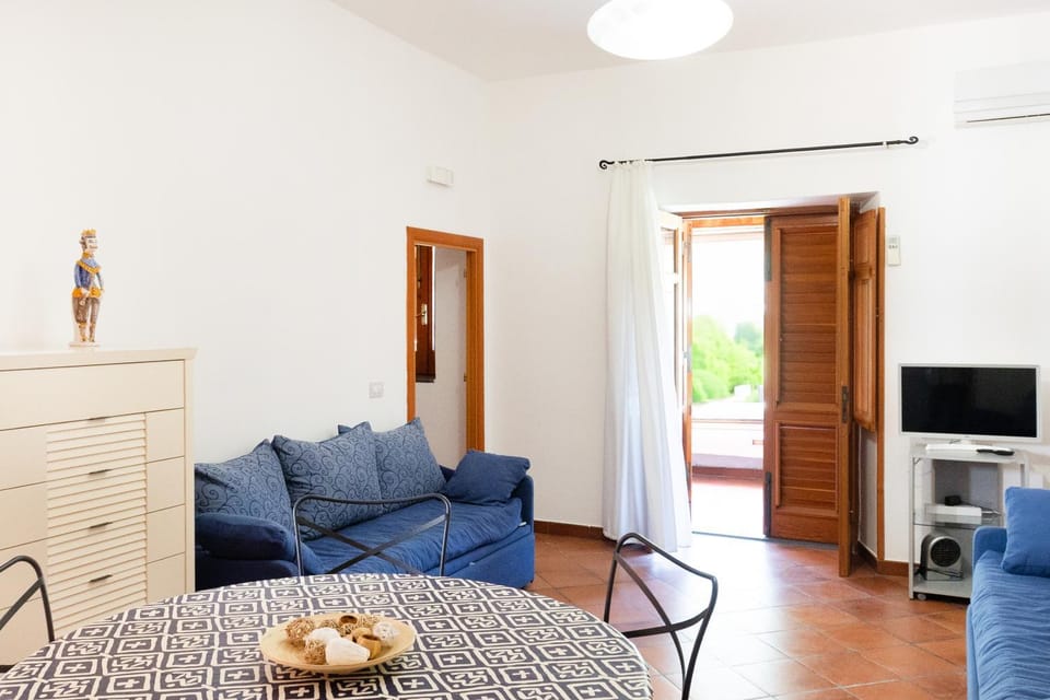 TV and multimedia, Living room, Dining area, air conditioner
